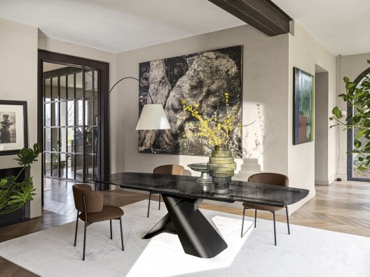Axiom dining table - myhome